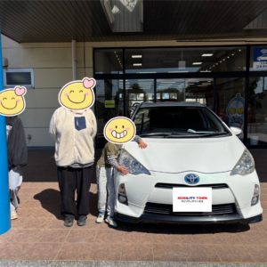 トヨタ アクアの納車記念写真|モビリティタウン熊本