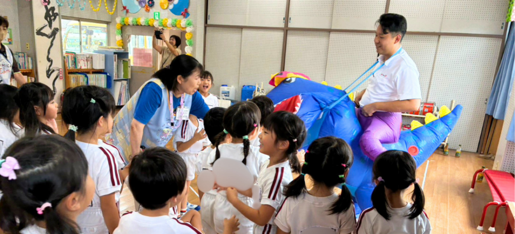 力合幼稚園で交通安全教室に参加する子どもたちの様子