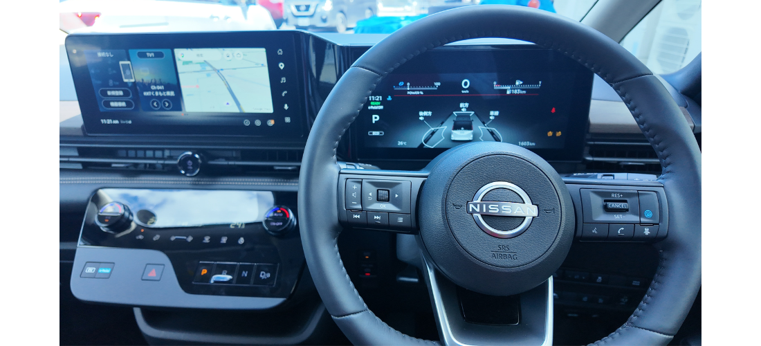 日産セレナe-POWERの運転席とデジタルメーター、ナビ画面